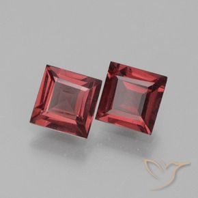 Shop natural 1.37ct 濃いレッドワイン ロードライトガーネット gems, 四角形, from モザンビーグ at GemSelect. In stock, global shipping!