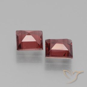 Shop natural 1.37ct 濃いレッドワイン ロードライトガーネット gems, 四角形, from モザンビーグ at GemSelect. In stock, global shipping!