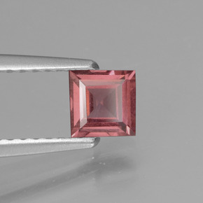 0.52カラットの天然ピンクがかったローズロードライトガーネット（4.4×4.4 mm・四角）