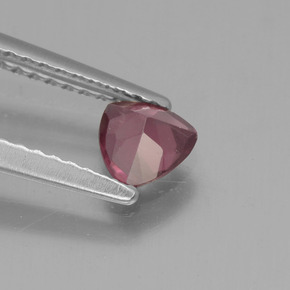 0.42カラットの天然ピンクがかったローズロードライトガーネット（4.8×4.8 mm・トリリアント）