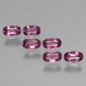 2.03カラットの天然ピンクがかったローズロードライトガーネット（5.1×3.1 mm・オーバルカット）