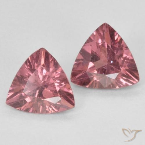 Shop natural 0.83ct ミディアムレッド ロードライトガーネット gems, トリリオン, from モザンビーグ at GemSelect. In stock, global shipping!