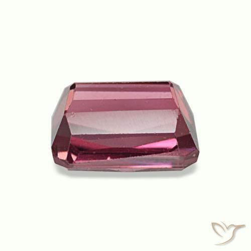 1.36カラットの天然メルローレッドロードライトガーネット（6.3×5 mm・エメラルドカット）