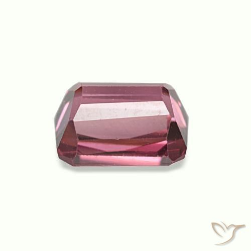 0.86カラットの天然Light Merlot Redロードライトガーネット（4.4×4.1 mm・エメラルドカット）