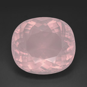 139.70カラットの天然ピンクローズクォーツ（36.9×33 mm・透明）