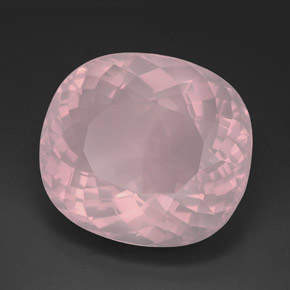 139.70カラットの天然ピンクローズクォーツ（36.9×33 mm・透明）