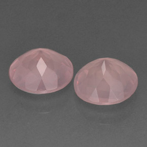 カラットの天然ピンクローズクォーツ（11.98 mm・透明）