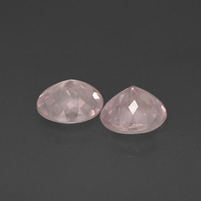 カラットの天然ピンクローズクォーツ（11.98 mm・透明）