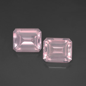 カラットの天然ピンクローズクォーツ（12.1×10 mm・透明）