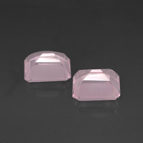カラットの天然ピンクローズクォーツ（12.1×10 mm・透明）