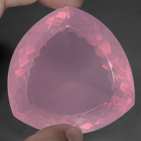528.00カラットの天然ピンクローズクォーツ（55.5×53.7 mm・透明）
