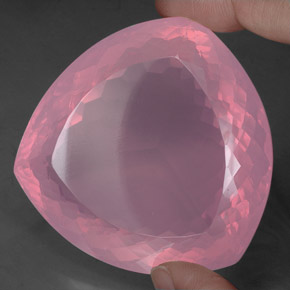 528.00カラットの天然ピンクローズクォーツ（55.5×53.7 mm・透明）