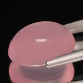 11.72カラットの天然ピンクローズクォーツ（16.1×12.4 mm・透明）