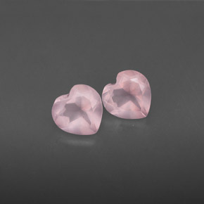 カラットの天然ピンクローズクォーツ（5.9×5.8 mm・透明）
