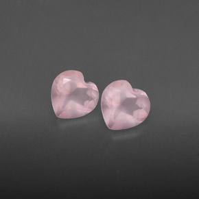 カラットの天然ピンクローズクォーツ（5.9×5.8 mm・透明）