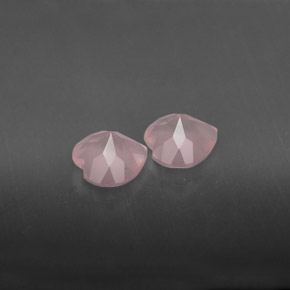 カラットの天然ピンクローズクォーツ（5.9×5.8 mm・透明）
