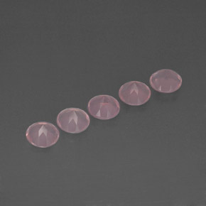カラットの天然ピンクローズクォーツ（6.05 mm・透明）