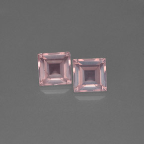 カラットの天然ピンクローズクォーツ（5.1×5 mm・透明）