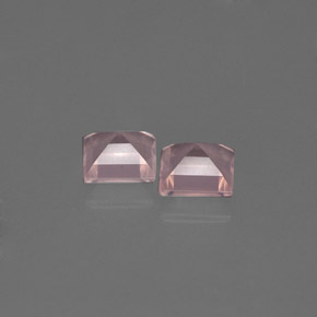 カラットの天然ピンクローズクォーツ（5.1×5 mm・透明）