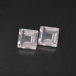 カラットの天然ライトピンクローズクォーツ（4.9×4.9 mm・透明）