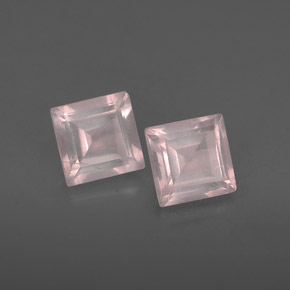 カラットの天然ピンクローズクォーツ（5×4.9 mm・透明）