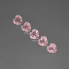 カラットの天然ピンクローズクォーツ（5.9×5.8 mm・透明）