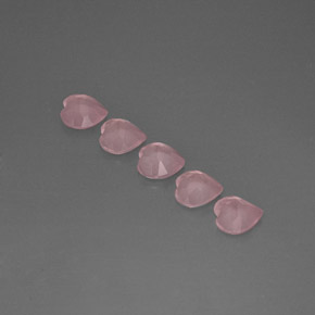 カラットの天然ピンクローズクォーツ（5.9×5.8 mm・透明）