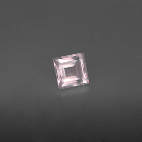 0.66カラットの天然ピンクローズクォーツ（5.1×5.1 mm・透明）