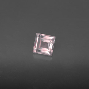0.66カラットの天然ピンクローズクォーツ（5.1×5.1 mm・透明）