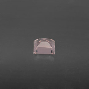 0.66カラットの天然ピンクローズクォーツ（5.1×5.1 mm・透明）