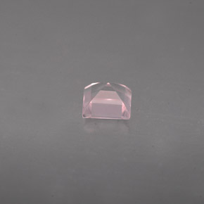 0.62カラットの天然ピンクローズクォーツ（5.1×5 mm・透明）