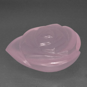 77.33カラットの天然ピンクローズクォーツ（31.4×27.4 mm・透明）