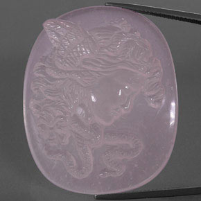 92.01カラットの天然ピンクローズクォーツ（40.4×33.2 mm・透明）