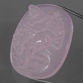 92.01カラットの天然ピンクローズクォーツ（40.4×33.2 mm・透明）