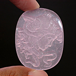 87.42カラットの天然ピンクローズクォーツ（38.1×29.8 mm・透明）