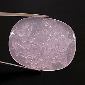 87.42カラットの天然ピンクローズクォーツ（38.1×29.8 mm・透明）