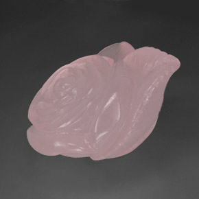 328.80カラットの天然ピンクローズクォーツ（46.2×43.3 mm・透明）
