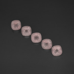 カラットの天然ピンクローズクォーツ（6.2×6.1 mm・透明）