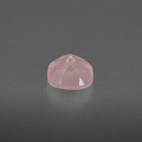 0.90カラットの天然ピンクローズクォーツ（6.1×6.1 mm・透明）