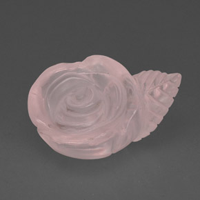 28.77カラットの天然ライトピンクローズクォーツ（25.5×18.7 mm・透明）