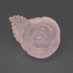 28.77カラットの天然ライトピンクローズクォーツ（25.5×18.7 mm・透明）