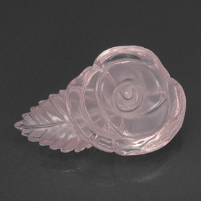 29.80カラットの天然ピンクローズクォーツ（30.9×20.5 mm・透明）
