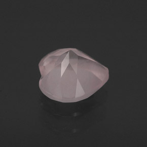 0.71カラットの天然ライトピンクローズクォーツ（6×6 mm・透明）
