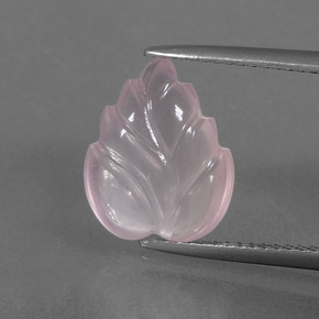 3.62カラットの天然ピンクローズクォーツ（12.9×10.3 mm・フラワーカット）