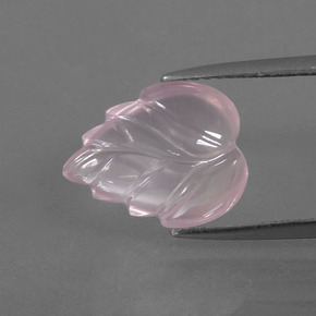 3.62カラットの天然ピンクローズクォーツ（12.9×10.3 mm・フラワーカット）
