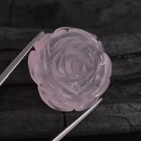 53.41カラットの天然ピンクローズクォーツ（27.6×26.8 mm・ファンシーシェイプ）