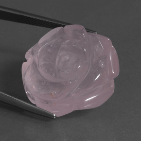 37.94カラットの天然非常に薄いローズピンクローズクォーツ（23.9×23.7 mm・ファンシーシェイプ）