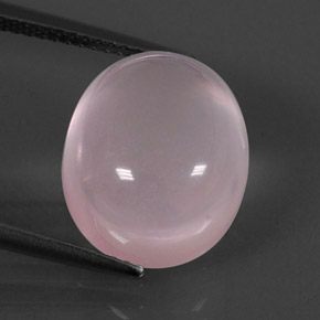 10.04カラットの天然ピンクローズクォーツ（14.1×11.9 mm・オーバルカット）