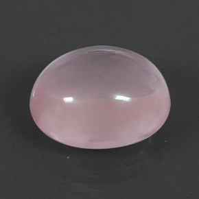 8.60カラットの天然ピンクローズクォーツ（13.9×11.8 mm・オーバルカット）