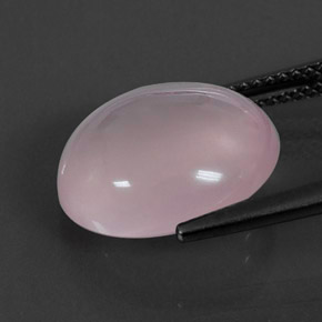 7.43カラットの天然ピンクローズクォーツ（14.1×12.2 mm・オーバルカット）